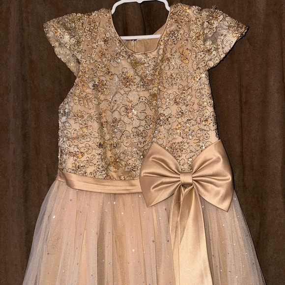 Flower girl dress - Picture 2 of 11